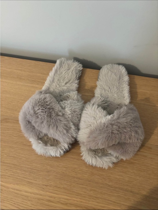 Shoes - Cozy Plush Fuzzy Slide Slippers in Light Gray size L